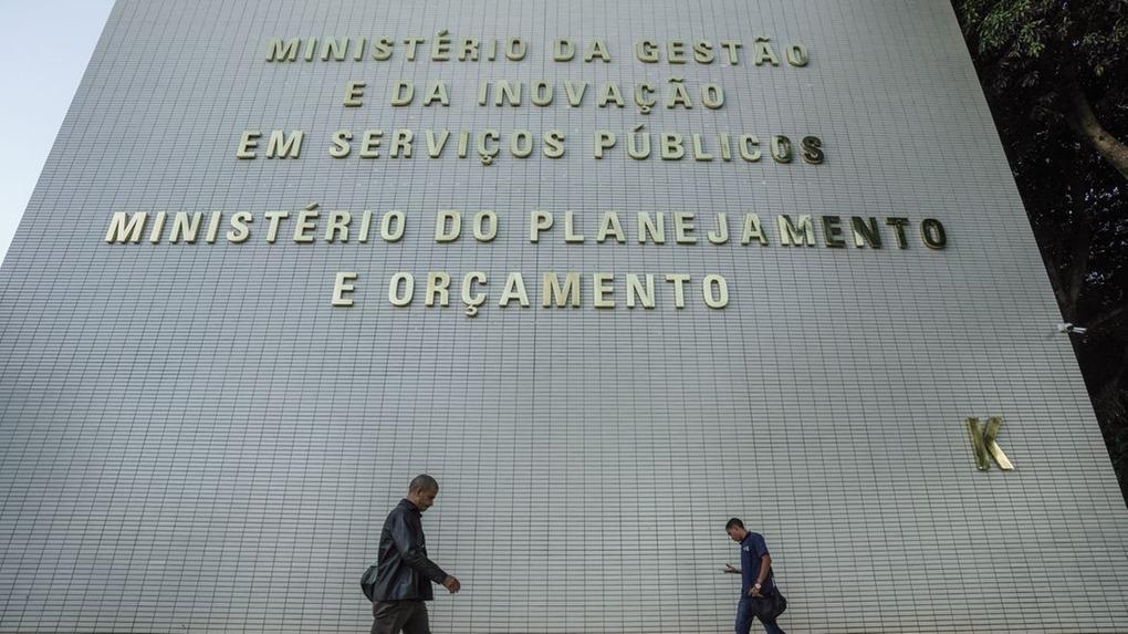 No momento, você está visualizando Corte do governo é insuficiente para atingir meta fiscal zero em 2024, diz analista