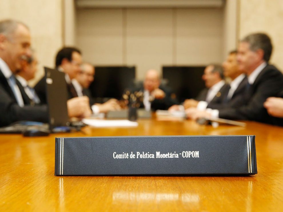 No momento, você está visualizando COPOM: CNI defende retomada de corte de juros pelo BC