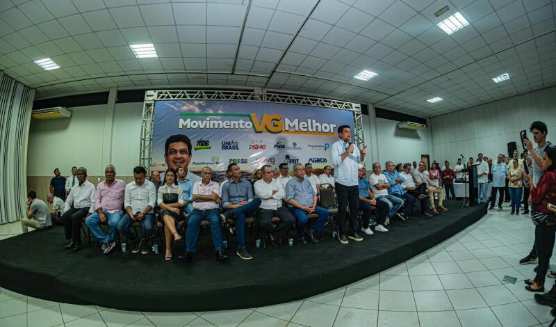 No momento, você está visualizando Kalil tem adesão de 11 partidos no projeto de reeleição e anuncia vice para chapa