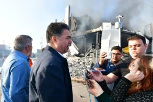 Leia mais sobre o artigo Prefeito anuncia ações emergenciais após incêndio no Shopping Popular