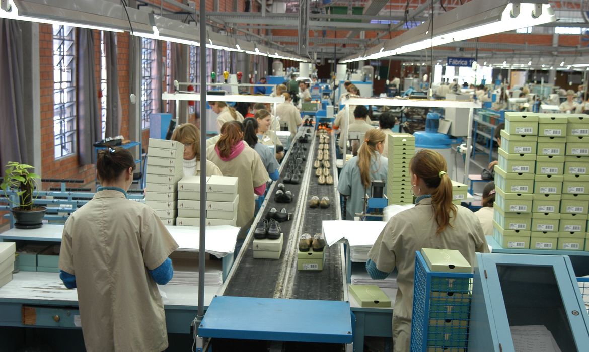 No momento, você está visualizando Taxa de juros afeta investimentos industriais em inovação