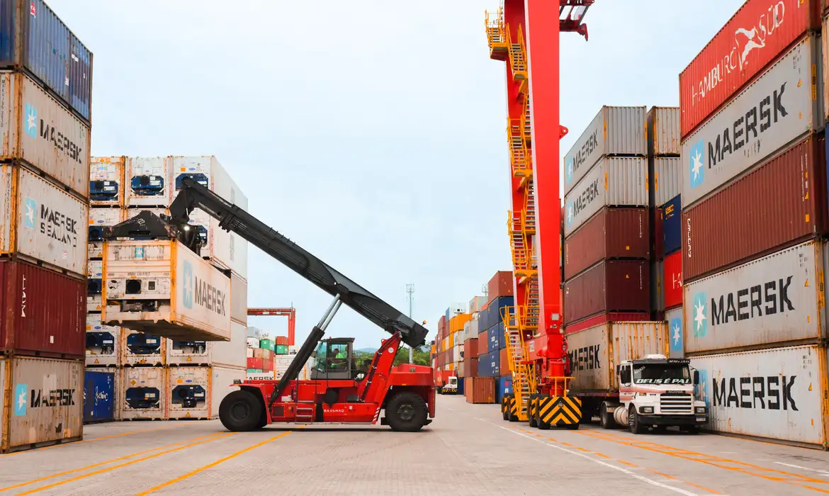 No momento, você está visualizando Balança comercial brasileira tem superávit de US$ 7,6 bilhões em julho