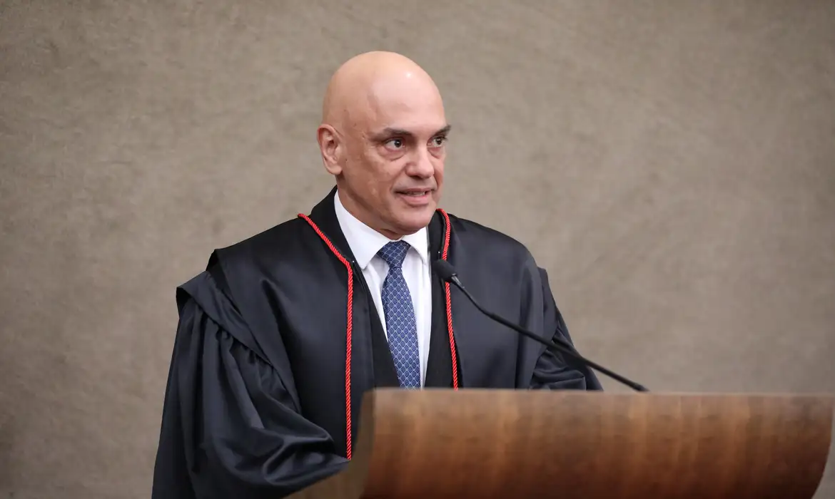 No momento, você está visualizando Ministros do STF defendem Moraes; oposição reúne assinaturas para impeachment