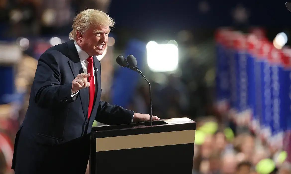 No momento, você está visualizando Pressionada por Kamala, campanha de Trump fez maior compra de anúncios