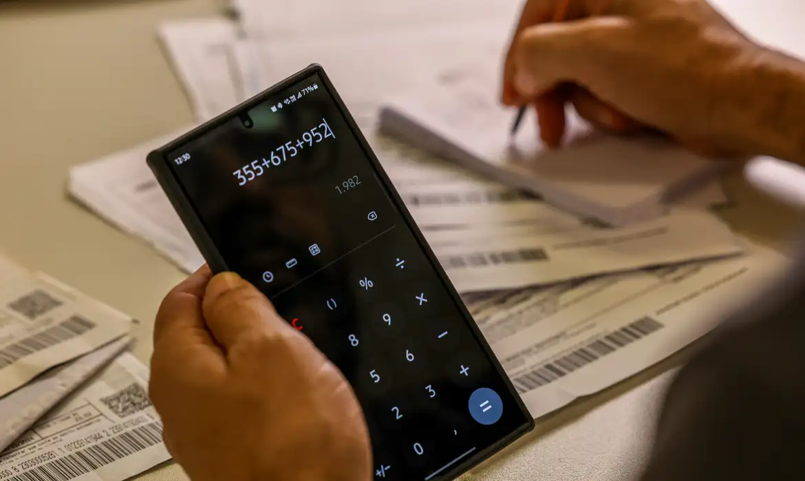No momento, você está visualizando Taxa média de juros caiu para 51,2% em julho para pessoas físicas