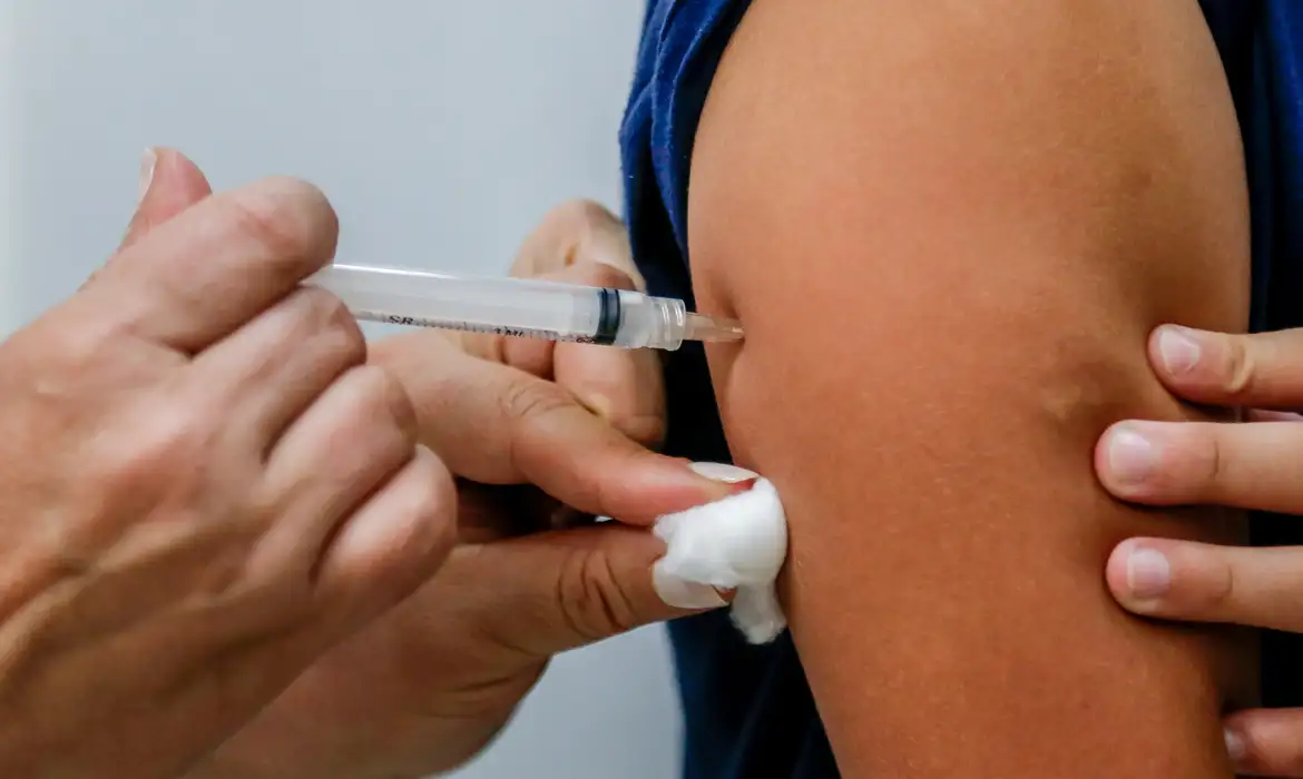 No momento, você está visualizando Vacina nacional contra mpox é prioridade da Rede Vírus