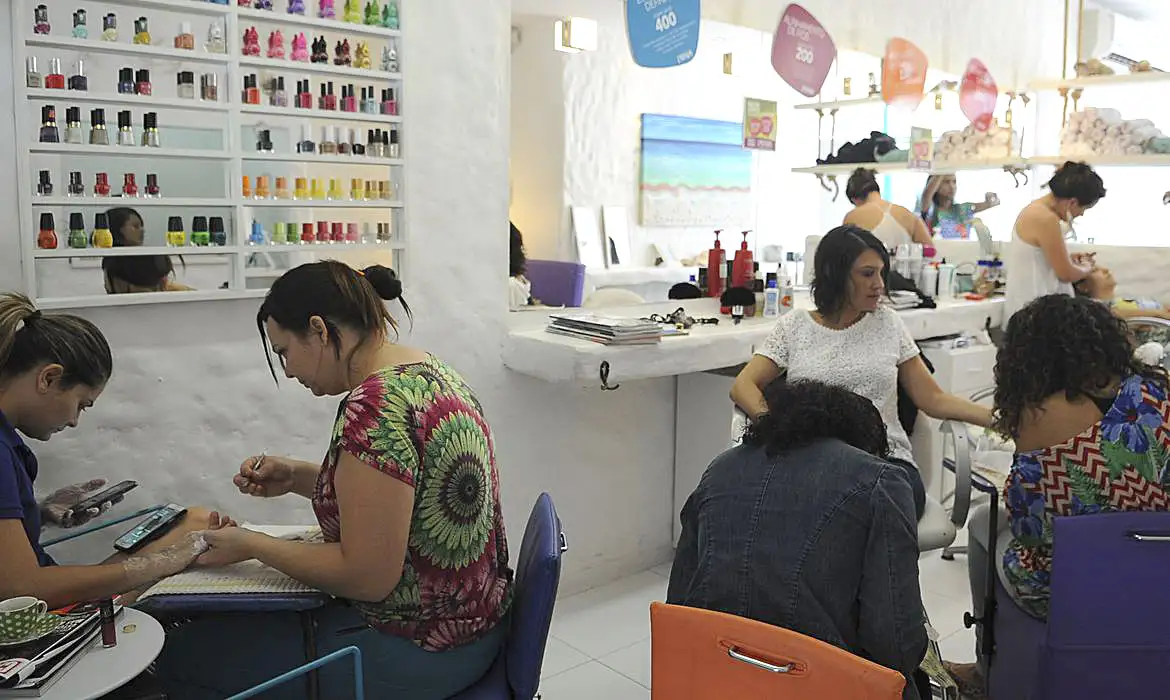 No momento, você está visualizando Setor de serviços cresce 1,2% em julho frente a junho e renova recorde