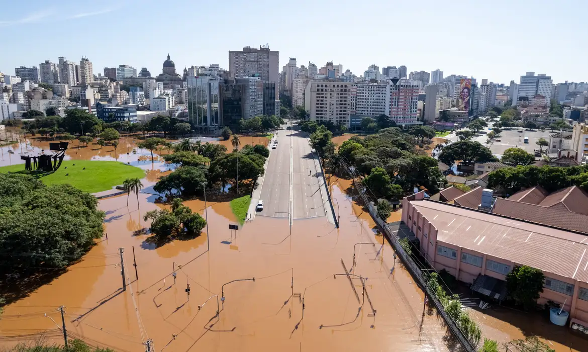 No momento, você está visualizando Governo gastará R$ 28 bilhões fora do arcabouço para combater eventos extremos em 2024