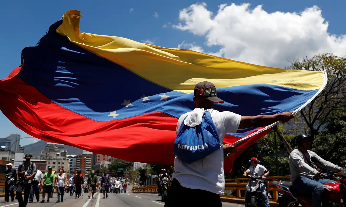 No momento, você está visualizando Ministério Público da Venezuela pede prisão de líder da oposição