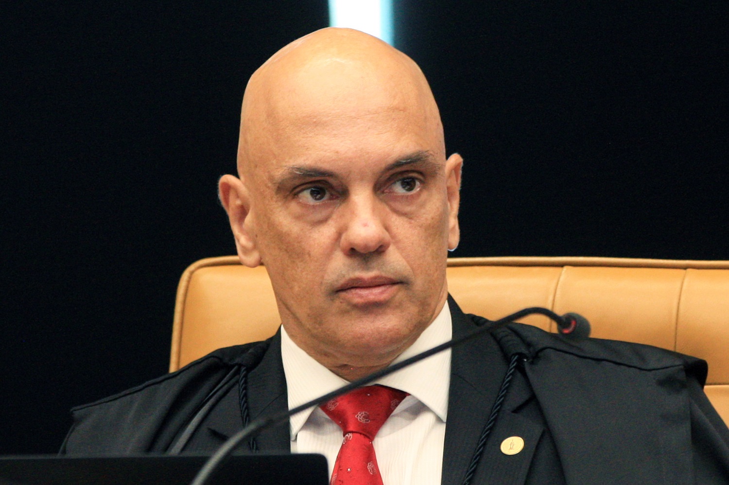 No momento, você está visualizando Moraes pede comprovação de novos representantes do X no Brasil
