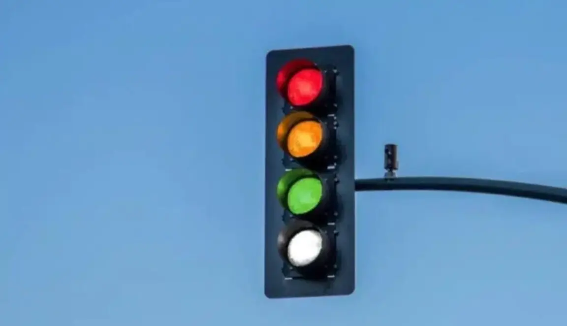 No momento, você está visualizando O que significa a nova luz branca nos semáforos?