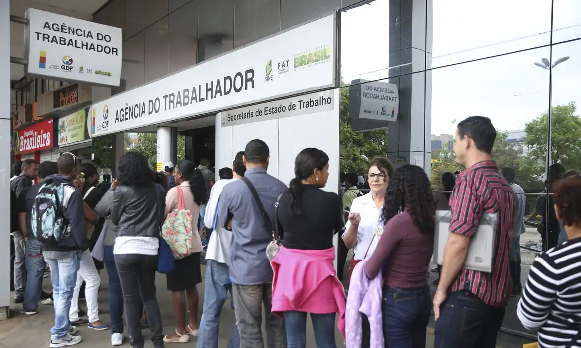 No momento, você está visualizando Taxa de desemprego em julho é a menor desde dezembro de 2014