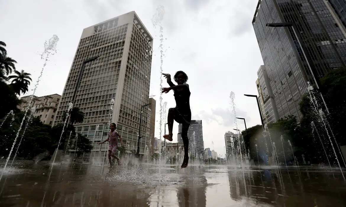 No momento, você está visualizando Terra atinge temperatura 1,51 °C acima do nível pré-industrial