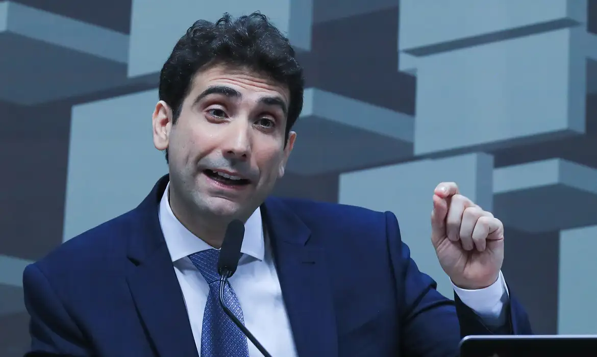 No momento, você está visualizando Comissão do Senado aprova Galípolo para presidir o Banco Central