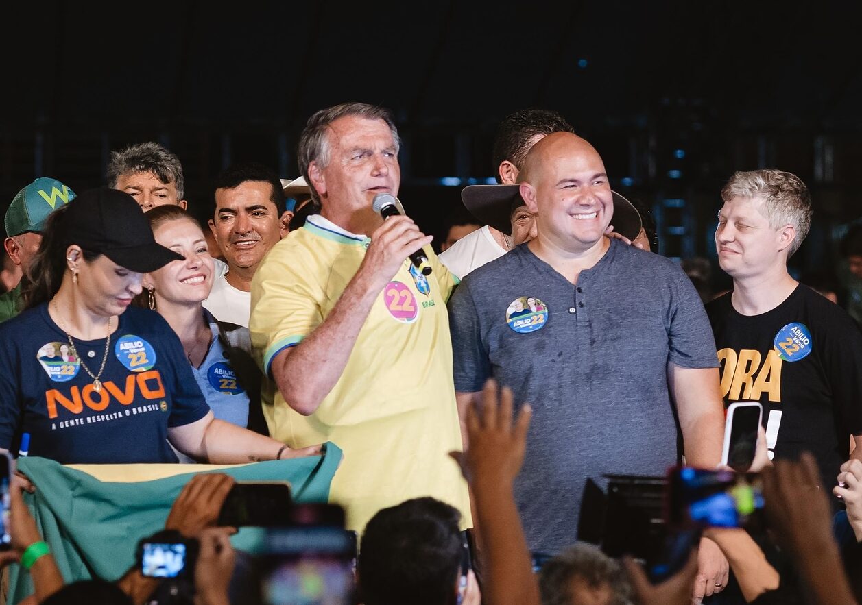 No momento, você está visualizando Em Cuiabá, Bolsonaro prevê vitória de Abílio no segundo turno