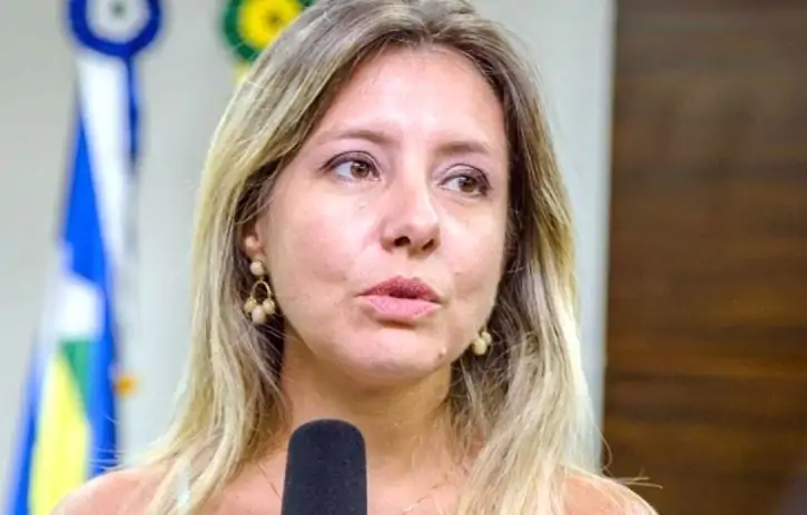 No momento, você está visualizando Flávia Moretti busca soluções para crise hídrica em visita à Águas Cuiabá