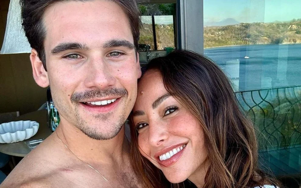 No momento, você está visualizando Sabrina Sato anuncia gravidez de primeiro filho com Nicolas Prattes