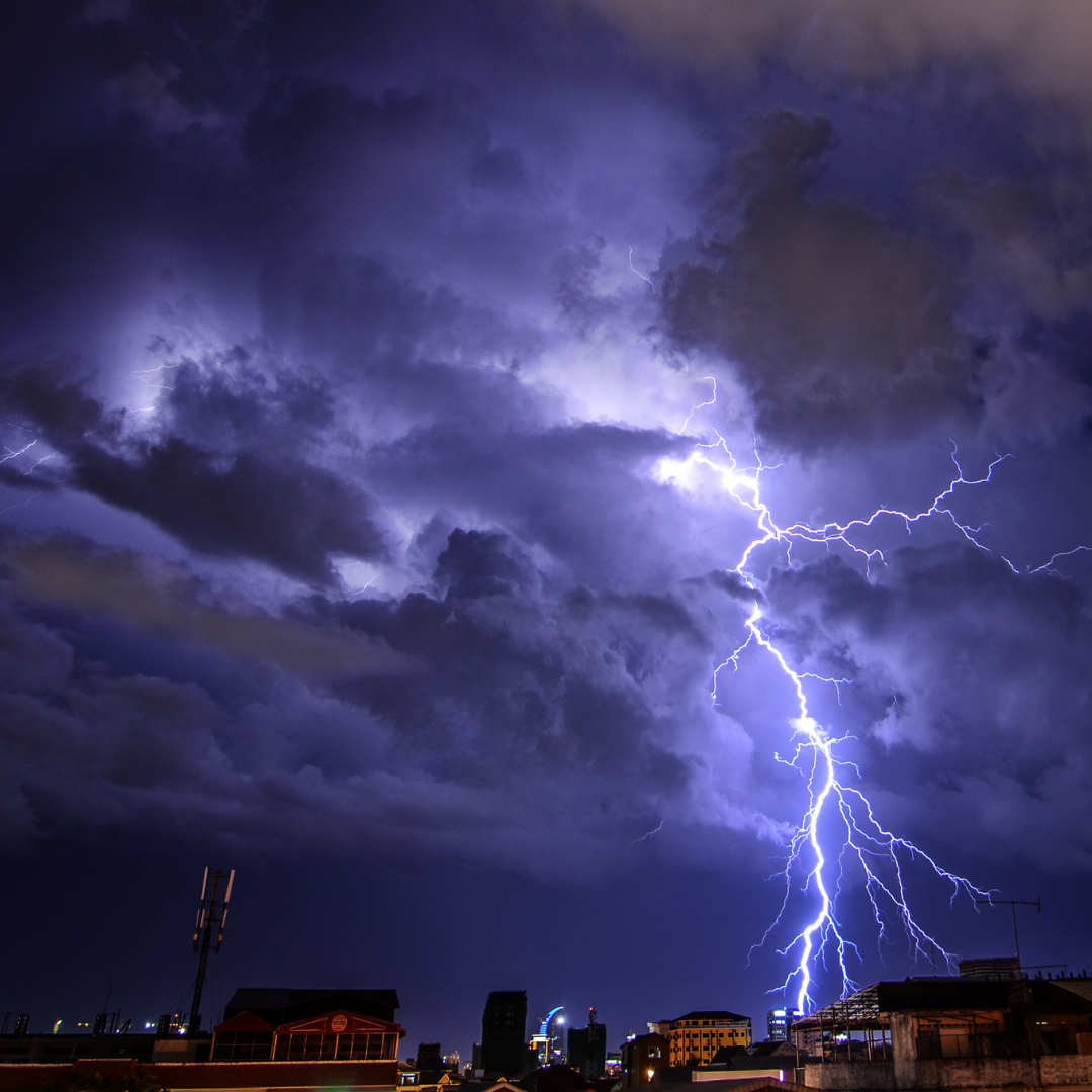 No momento, você está visualizando TEMPESTADES: Prepare-se para chuvas intensas e ventos de até 100 km/h!
