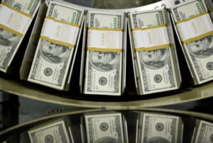 Leia mais sobre o artigo Dólar cai com mercado de olho em posse de Trump