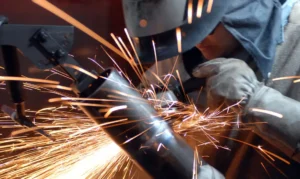 Leia mais sobre o artigo Produção da indústria brasileira recua 0,6% em novembro