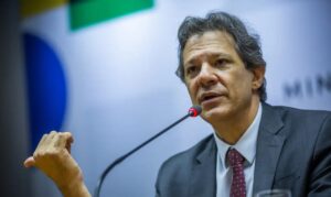 Leia mais sobre o artigo Haddad diz que safra recorde e dólar mais baixo vão ajudar a reduzir preço de alimentos