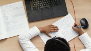 Leia mais sobre o artigo Universidades lançam 15 cursos gratuitos em parceria com o YouTube