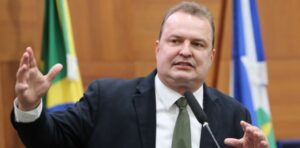 Leia mais sobre o artigo Max Russi apoia fim da reeleição e ampliação de mandatos