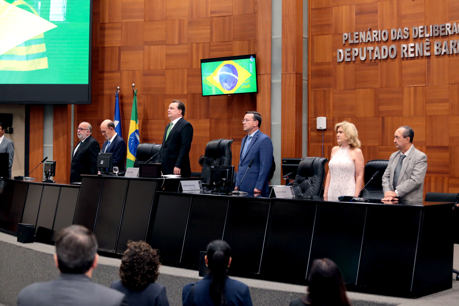 No momento, você está visualizando Max Russi destaca força da indústria mato-grossense em sessão solene na ALMT