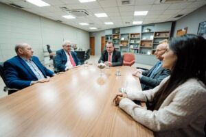 Leia mais sobre o artigo Max Russi recebe representantes da Potássio do Brasil na ALMT