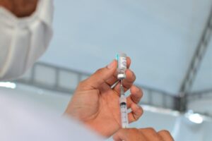 Leia mais sobre o artigo Rondonópolis realiza vacinação contra gripe voltada a caminhoneiros, confira os pontos