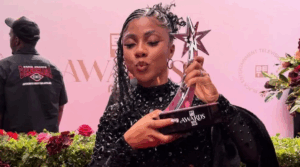 Leia mais sobre o artigo Brasileira AJuliaCosta vence BET Awards 2025