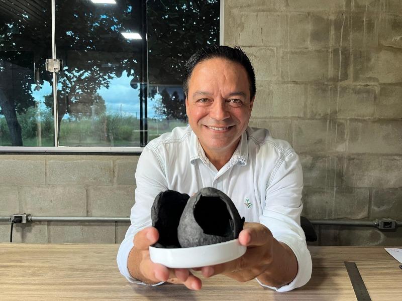 No momento, você está visualizando Empresário mato-grossense inova ao transformar coco em fertilizante
