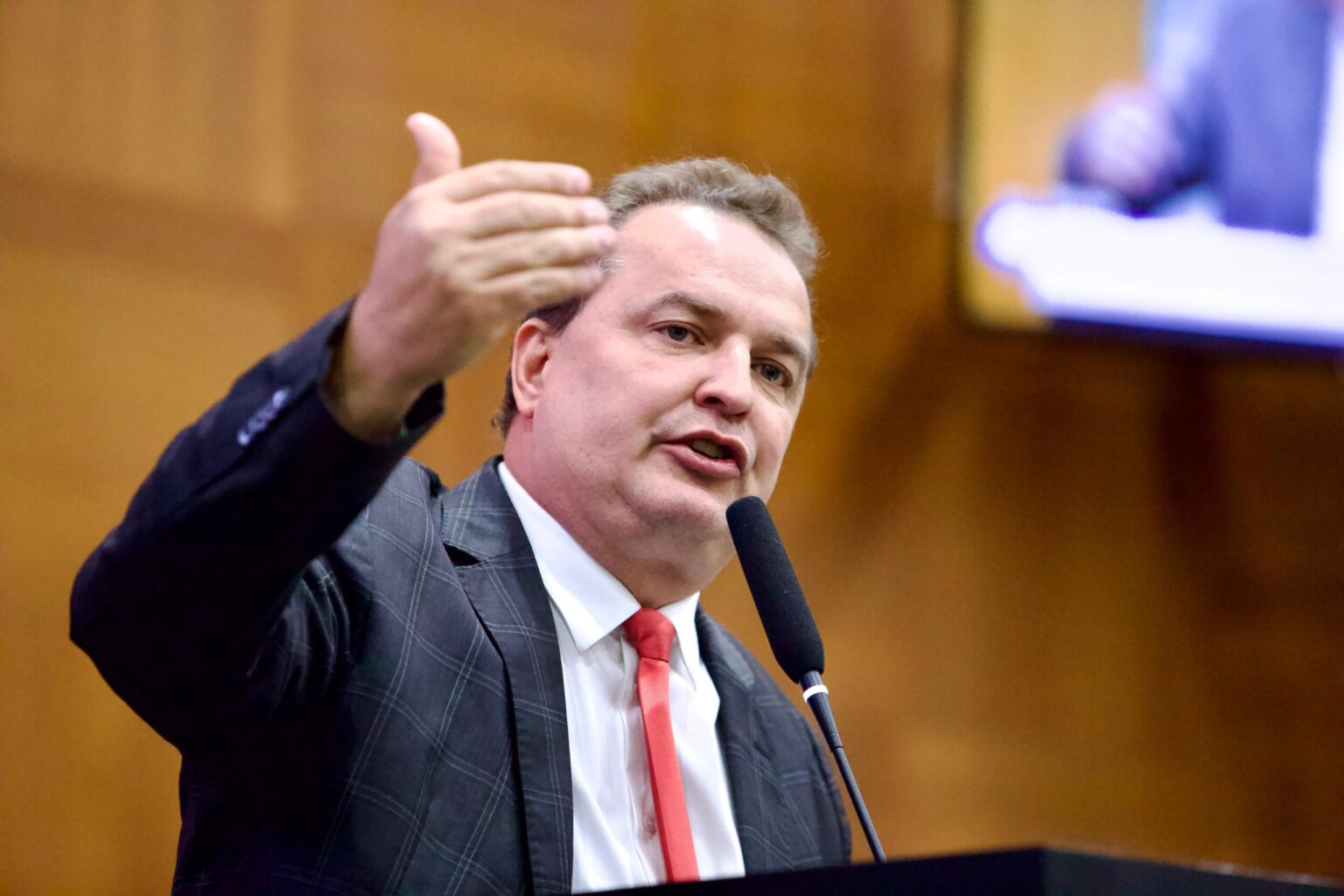 No momento, você está visualizando Max Russi admite sonho de ser governador, mas diz que ainda é cedo