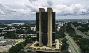 Leia mais sobre o artigo BC vê efeito limitado em tarifas de 50%, mas teme escalada