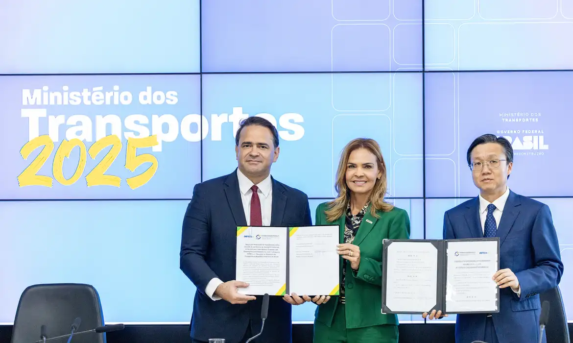 No momento, você está visualizando Brasil e China assinam acordo para estudar ferrovia até o Peru