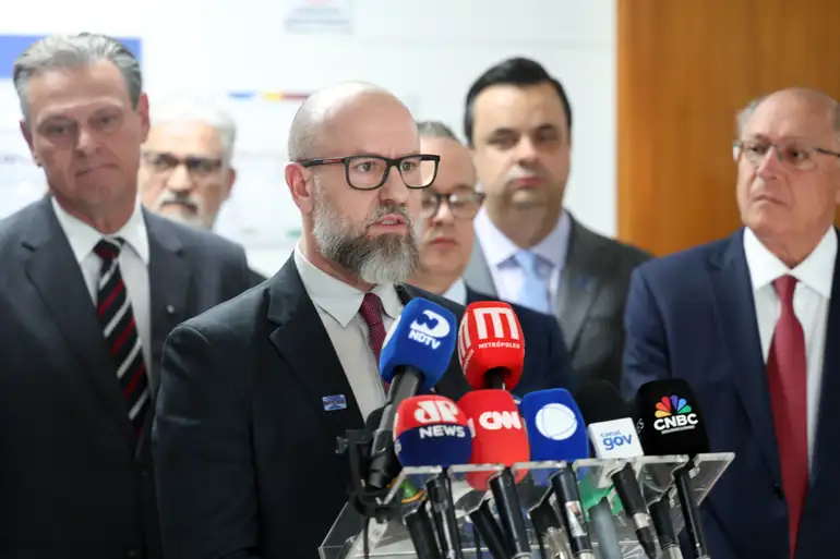No momento, você está visualizando Empresários veem dificuldade maior em negociar tarifaço após operação da PF