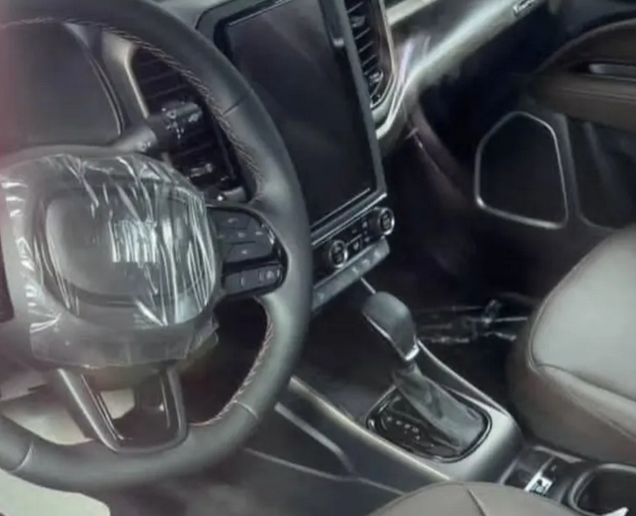 No momento, você está visualizando Nova Fiat Toro é flagrada sem camuflagem e revela design final