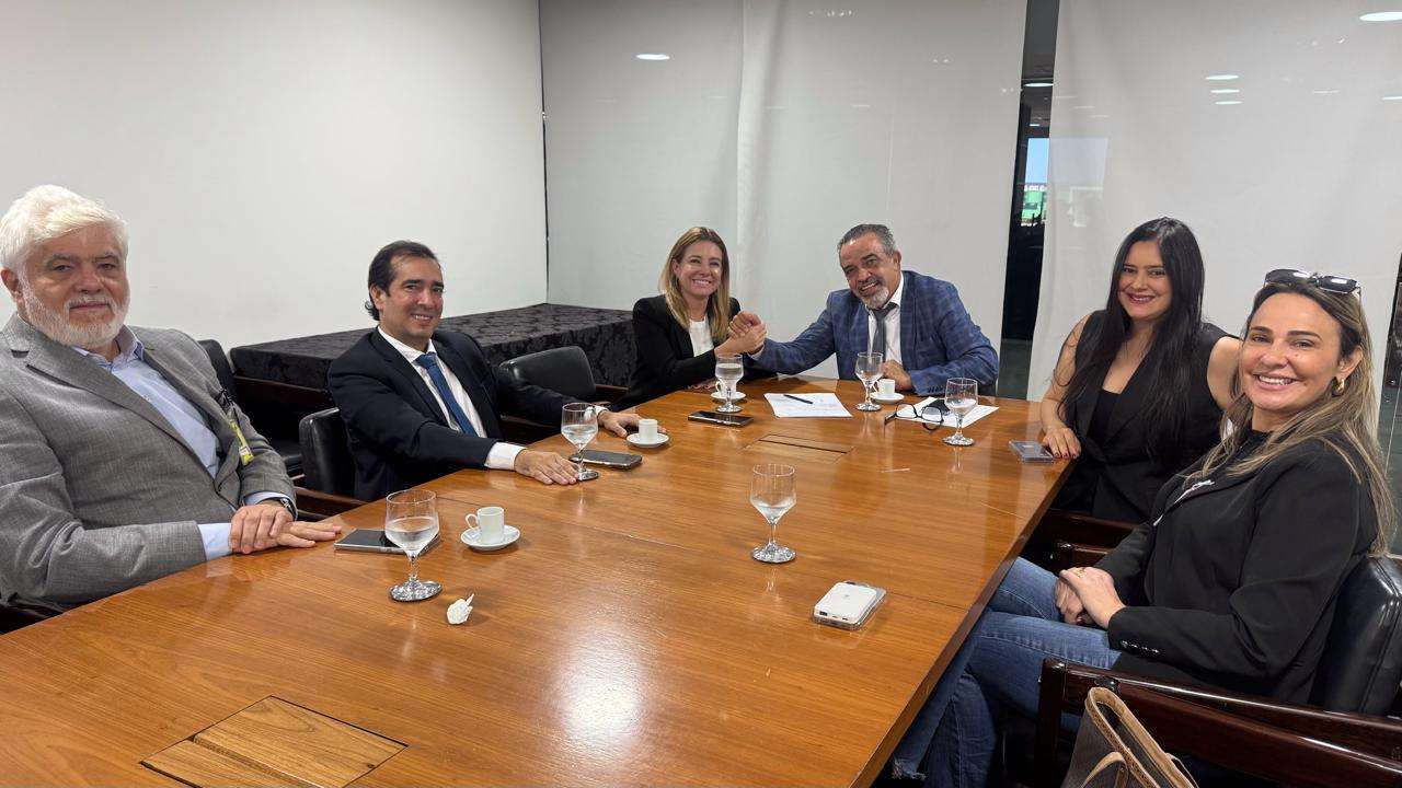 No momento, você está visualizando Prefeita vai a Brasília em busca de recursos para Várzea Grande