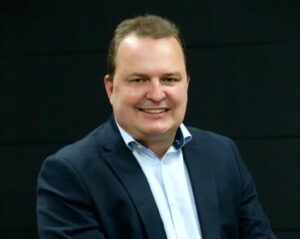 Leia mais sobre o artigo Max Russi lança sorteio de ingressos para show do Guns N’ Roses; veja como concorrer