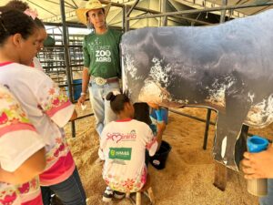 Leia mais sobre o artigo Simininas exploram o universo agro em experiência educativa na Expoagro