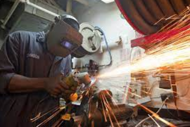 No momento, você está visualizando Atividade industrial de junho confirma redução do dinamismo no 1º semestre, diz CNI