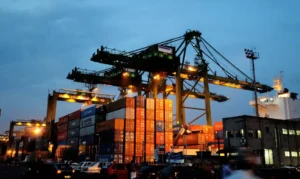 Leia mais sobre o artigo Exportações, emprego e investimentos tendem a recuar devido a tarifaço