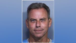 Leia mais sobre o artigo IRMÃOS MENENDEZ: Justiça nega liberdade condicional a Erik Menendez