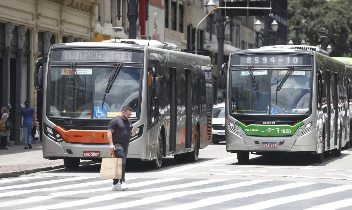 No momento, você está visualizando Setor de serviços cresce 0,3% em junho e atinge patamar recorde