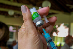 Leia mais sobre o artigo Vacina contra herpes-zóster reduz risco de ataque cardíaco e AVC, mostra novo estudo