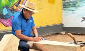 Leia mais sobre o artigo Artesão e violeiro mantêm viva tradição da viola de cocho no Pantanal
