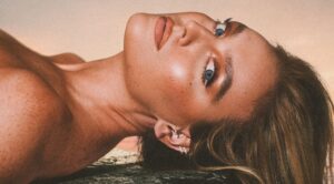 Leia mais sobre o artigo Perrie Edwards, do Little Mix, lança 1º álbum solo; veja o que esperar