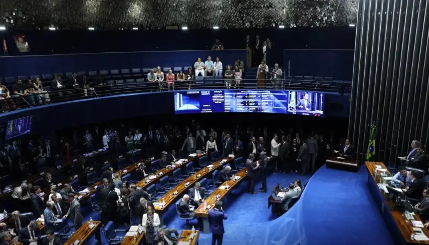 No momento, você está visualizando Comissão do Senado adia votação de projeto que amplia isenção do IR