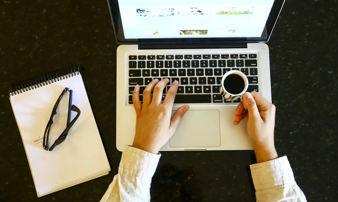 No momento, você está visualizando Cuiabá e Várzea Grande têm mais de 100 vagas abertas em home office: veja salários
