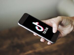 Leia mais sobre o artigo TikTok americano será controlado por várias empresas e até uma família real